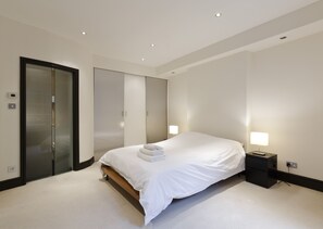 3 bedrooms, iron/ironing board, travel cot, free WiFi