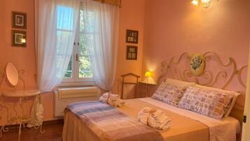 3 bedrooms, desk, iron/ironing board, travel crib