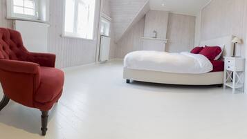 3 slaapkamers, geluiddichte muren, een strijkplank/strijkijzer, internet