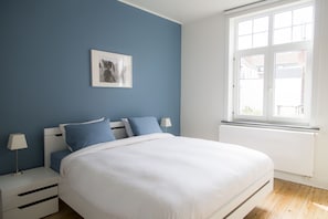 3 bedrooms, soundproofing, iron/ironing board, Internet
