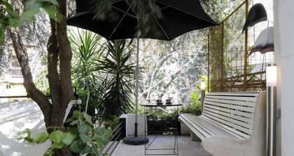 Estudio de diseño con balcón