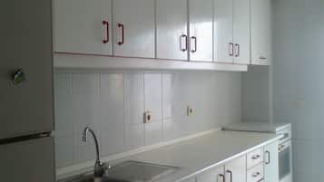 Fridge, microwave, oven, coffee/tea maker