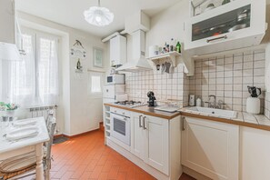Fridge, microwave, oven, stovetop - Centrally located apartment, all attractions within walking distance (Firenze)