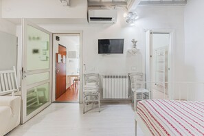 1 chambre, fer et planche à repasser, Wi-Fi gratuit, draps fournis