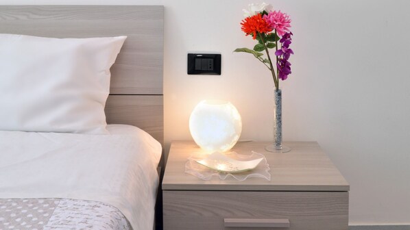 A neatly made bed with a white pillow and a white bedspread. - HOME SWEET HOME (Napoli)