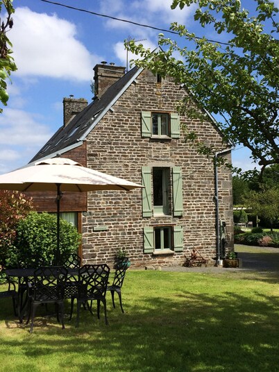Luxury Family Farmhouse, Pool and Games Room. Perfect for DDay, Mont st Michel