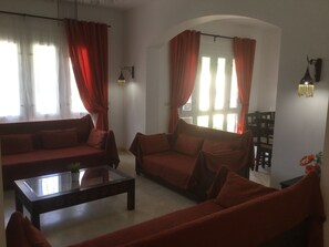 Smart-TV, DVD-Player, Bücher, Videothek