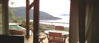 Melolia A2 holiday home with pool and fabulous views