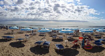 Large three-room apartment in the center with beautiful sea view in Lido di Pomposa