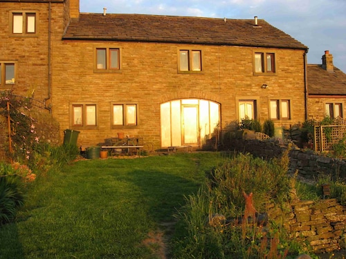 Charming Barn Conversion, Sleeps 6, With Stunning Rural Views