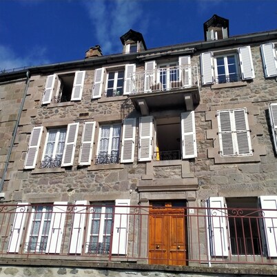 APARTMENT IN THE HEART OF THE MOUNTAINS OF CENTRAL SOLID