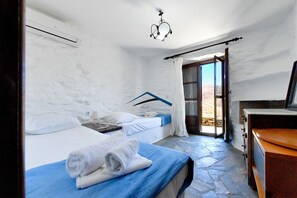 5 bedrooms, iron/ironing board, WiFi, bed sheets