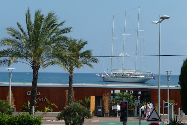 vue principale du studio " LA PETITE PLAGE"
