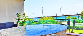 Great apartment on the beach, very close to Barcelona. First sea line 