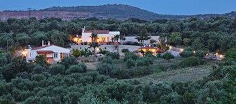 Villas Privées Traditionnelles ~ ~ Propre Piscine Air Con ~ ~ Wifi Situation Calme