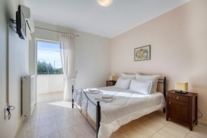 3 bedrooms, in-room safe, iron/ironing board, free WiFi