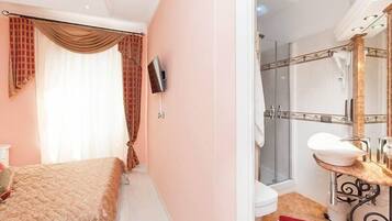 1 habitación, wifi y ropa de cama