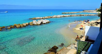 Marina Holiday Home - Maison panoramique sur la plage, Calabre, Italie du Sud