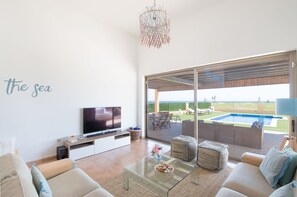 Smart TV, DVD player, table football, stereo - Exclusive Family Villa. Spa, Ocean-View. Heated Pool, A/C, Playground, Cabana (Antigua)
