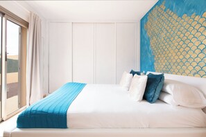 4 bedrooms, iron/ironing board, WiFi, bed sheets