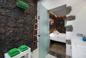 1 bedroom, iron/ironing board, free WiFi, bed sheets - LOS4NOBLES-EL SACHO LODGING (La Costa-Tinajo)