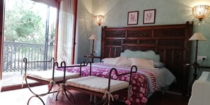 6 bedrooms, iron/ironing board, travel cot, free WiFi - FABULOUS BEACHFRONT VILLA VERY CLOSE TO BARCELONA  (COMA RUGA)