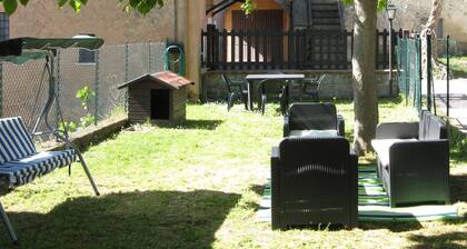 Maison de vacances dans les Abruzzes. Studio avec jardin dans un petit village panoramique