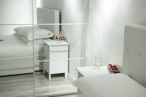2 bedrooms, iron/ironing board, free WiFi, bed sheets - "A kiss in Florence": modern and completely renovated in the heart of Florence (Firenze)