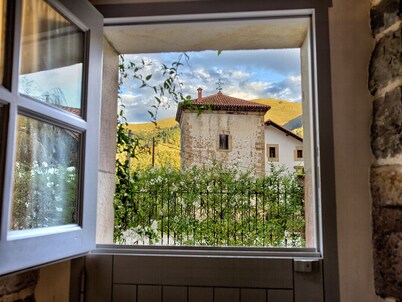 La Casita-Casa Rural La Curva de María en plena Reserva del Saja Parque Natural