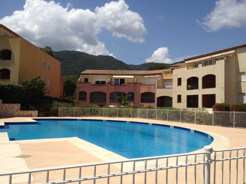 Appartement dans résidence proche de la plage, centre ville Cavalaire sur Mer, St. Tropez