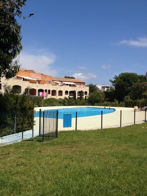 Pool - Appartment in residence close beach ,town center,close St.Tropez, TOTALRENOVATED (Cavalaire-Sur-Mer)