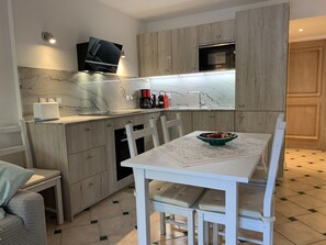 Dining - Appartment in residence close beach ,town center,close St.Tropez, TOTALRENOVATED (Cavalaire-Sur-Mer)