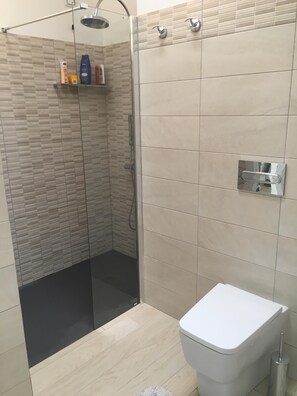Shower, hair dryer, bidet, towels - Charming Oleander Villa with Sea view at Is Molas Golf Resort Pula. (Pula)