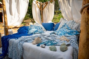 2 bedrooms, desk, iron/ironing board, travel crib