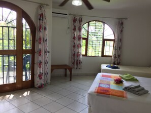 2 chambres, fer et planche à repasser, accès au Wi-Fi (inclus)