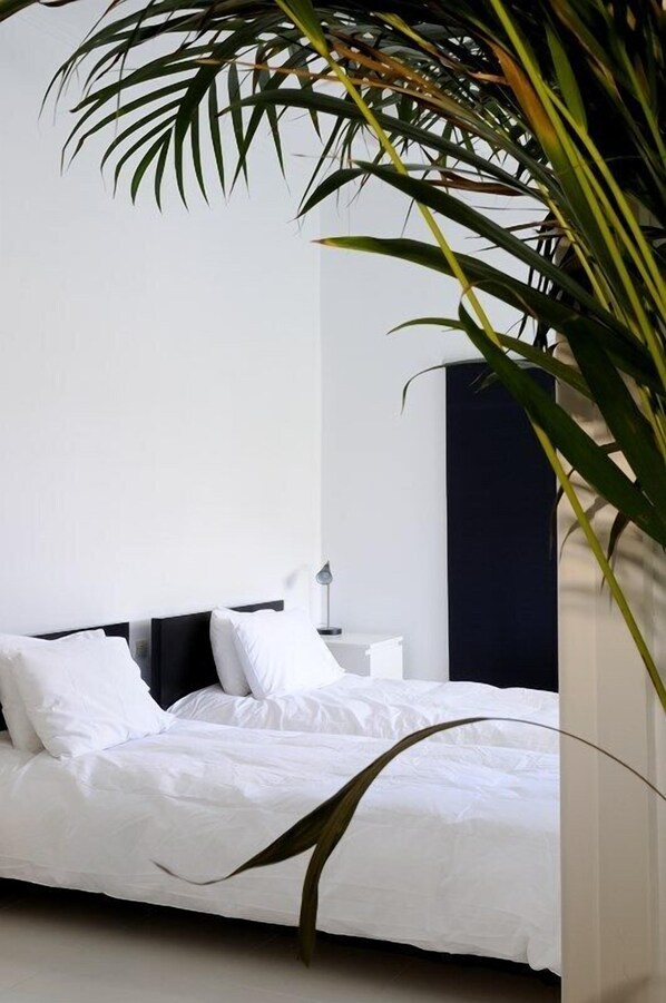 1 bedroom, in-room safe, iron/ironing board, free WiFi