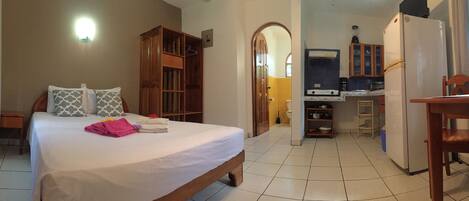 1 soverom, strykejern/-brett, wi-fi (inkludert) og sengetøy