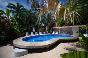 Pool - STUDIO COLIBRI (Jaco)