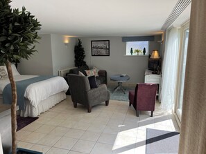 1 bedroom, iron/ironing board, travel crib, free WiFi - Spacious Self Contained Studio Apartment - Free Wi-Fi & Parking (Altrincham)