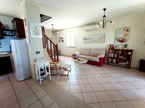 Fridge, microwave, oven, stovetop - Villa il Carrubo 100 meters from a unique and unspoiled sea (licata)