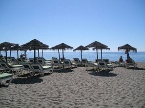 كراسي للتشمس، مناشف للشاطئ