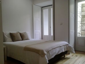 Iron/ironing board, free WiFi, bed sheets, wheelchair access