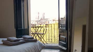 3 bedrooms, desk, iron/ironing board, travel crib