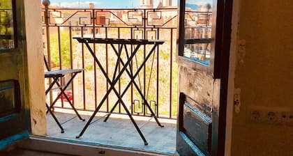 Girona-Costa Brava: Historical & Vintage (optional parking)