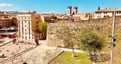 Girona-Costa Brava: Historical & Vintage (optional parking)