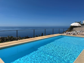 Outdoor pool - Spacious Villa, Panoramic Sea Views, Private Pool, 3 Lounges, Games Room (Arco da Calheta)