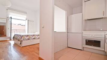 1 bedroom, iron/ironing board, internet, bed sheets