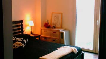 2 quartos, ferros/tábuas de passar roupa, Wi-Fi, roupa de cama