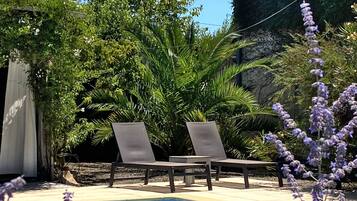 Alberca al aire libre y alberca climatizada