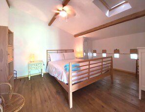 2 habitaciones, tabla de planchar con plancha y cuna de viaje 